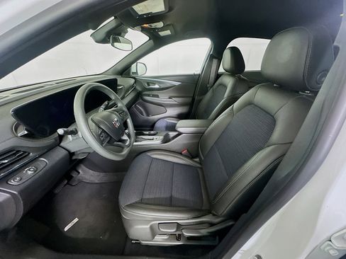 Used 2025 Buick Envista Preferred image 13