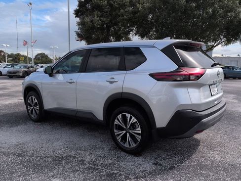 Used 2022 Nissan Rogue SV FWD image 5
