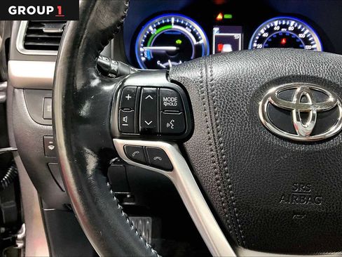 Used 2018 Toyota Highlander XLE image 24