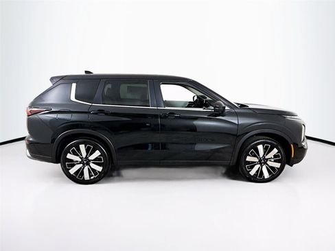 New 2025 Mitsubishi Outlander SE image 8