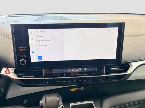 Used 2025 Toyota Sienna XLE image 30