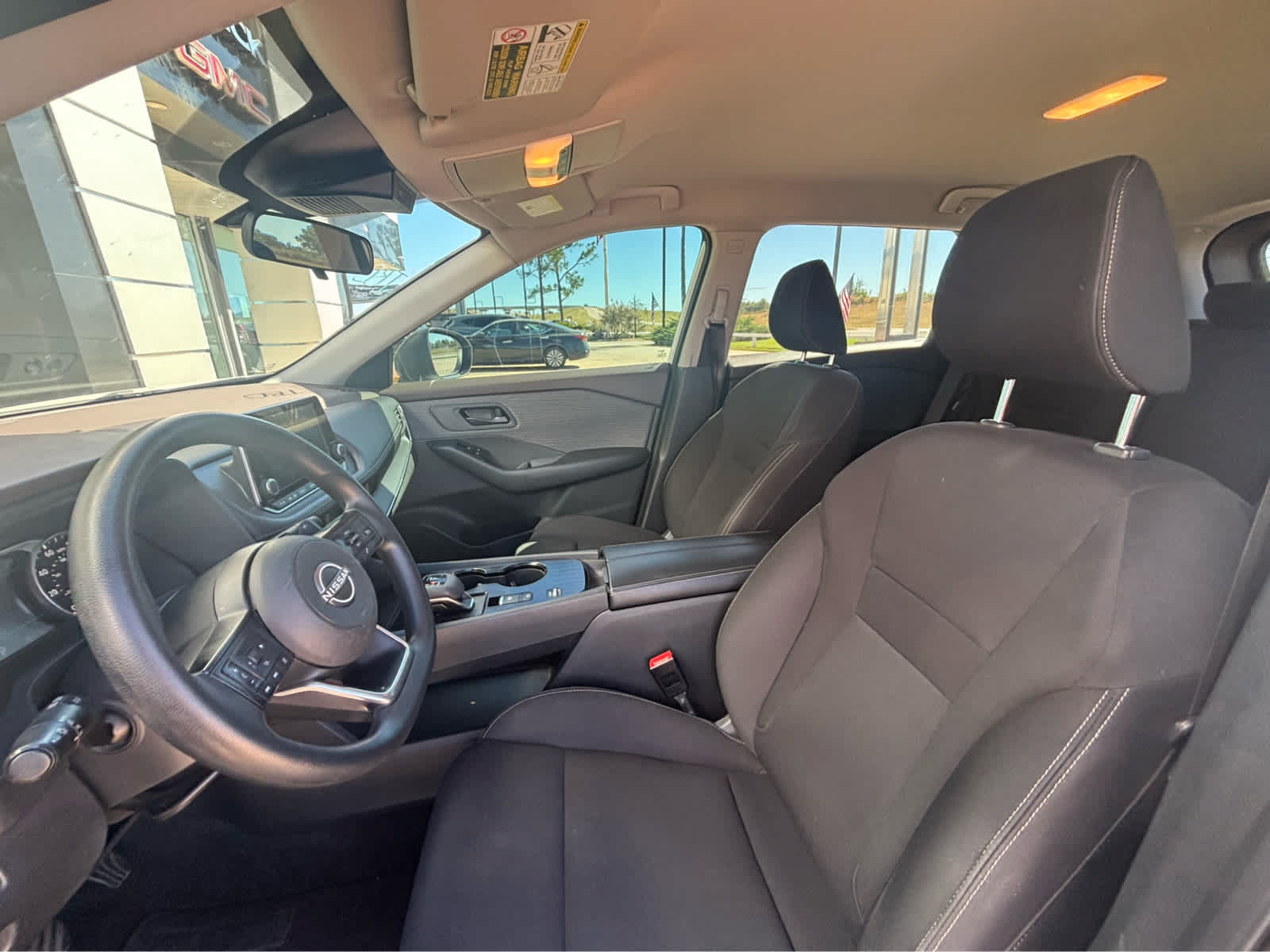 Used 2023 Nissan Rogue S FWD image 6