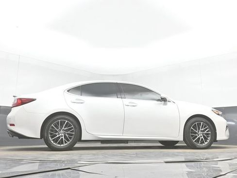 Used 2017 Lexus ES 350 w/ Luxury Package FWD image 45