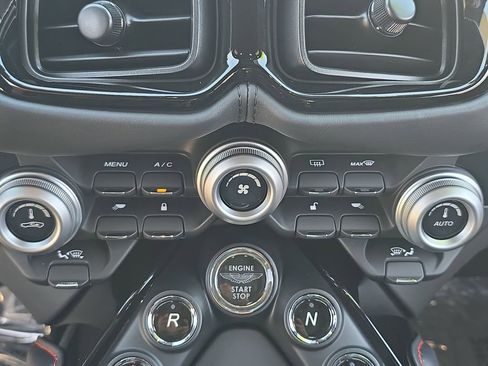 Used 2023 Aston Martin V8 Vantage Coupe image 23