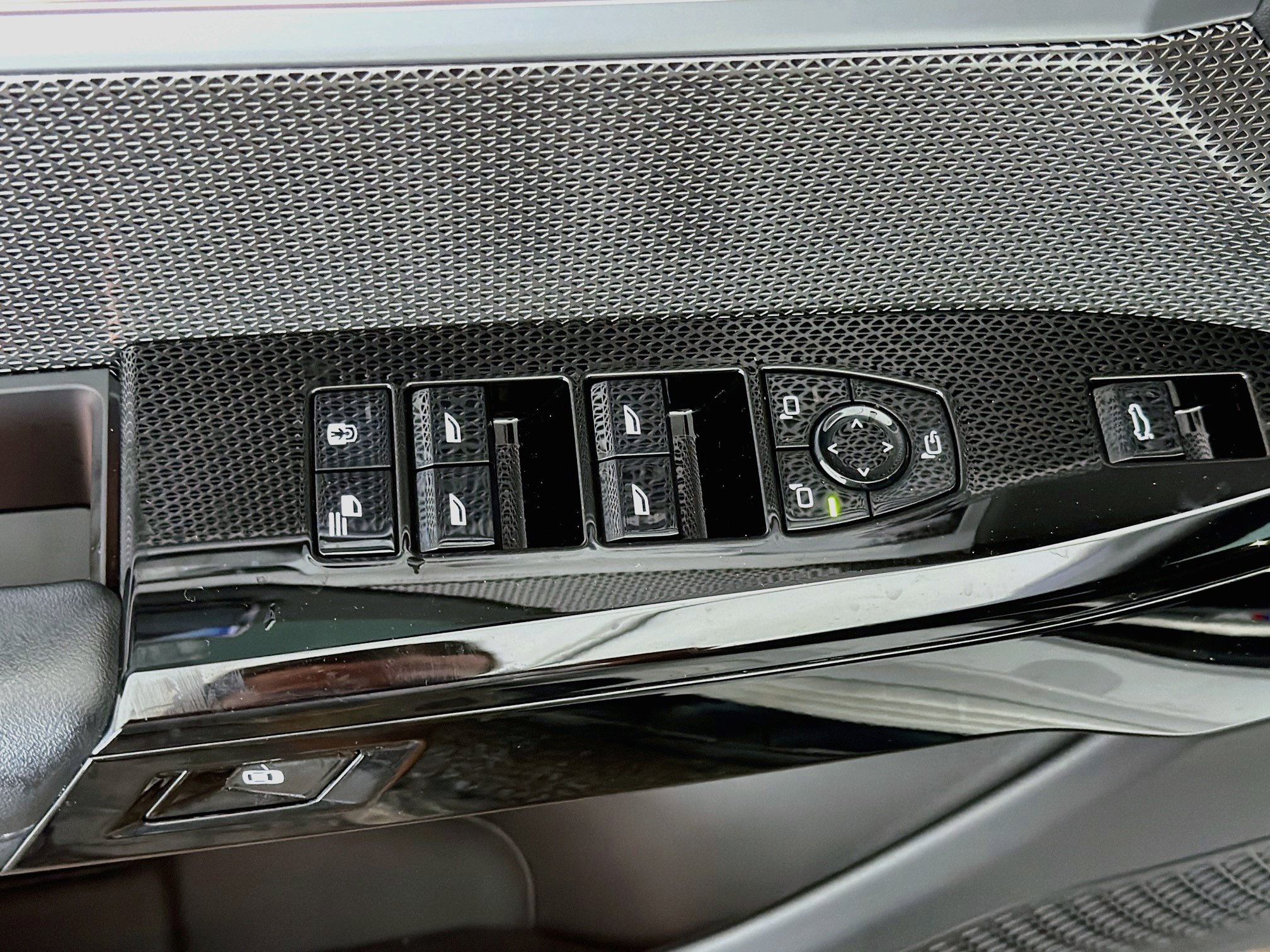 Used 2023 BMW 740i RWD image 22