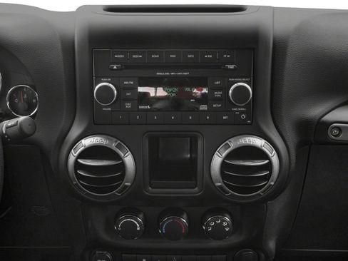 Used 2018 Jeep Wrangler Sport AWD/4WD image 7