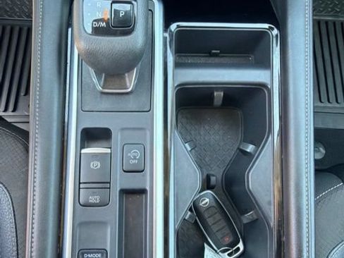 Used 2025 Nissan Pathfinder SL FWD image 15