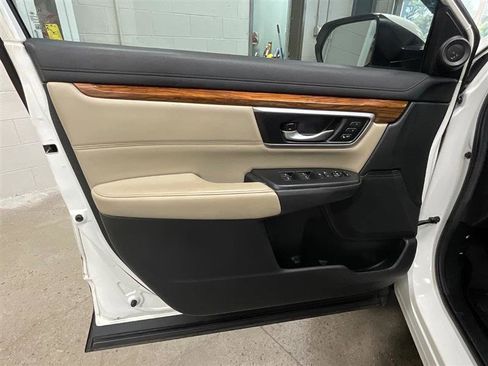 Used 2018 Honda CR-V Touring image 10