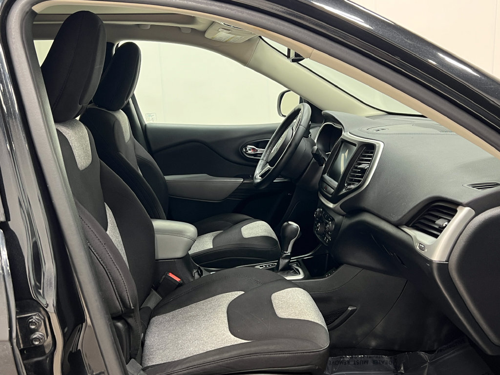 Used 2014 Jeep Cherokee Latitude FWD image 34