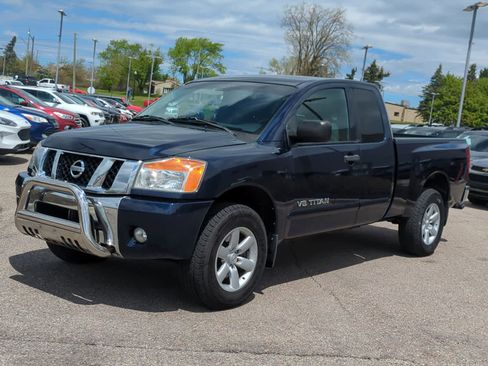 Used 2011 Nissan Titan SV w/ SV Value Truck Pkg AWD/4WD image 4