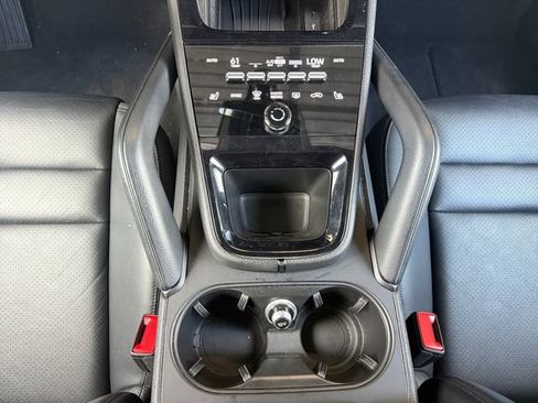 Used 2024 Porsche Cayenne AWD/4WD image 11
