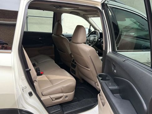 Used 2017 Honda Pilot Touring image 26