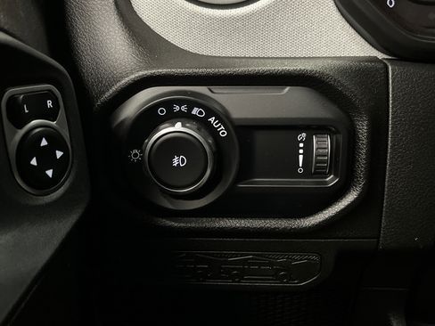 Used 2024 Jeep Wrangler Unlimited Sport AWD/4WD image 24