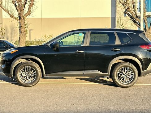 Used 2023 Nissan Rogue S image 7