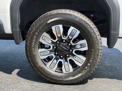 Used 2024 GMC Sierra 2500 Denali w/ Denali Reserve Package AWD/4WD image 11