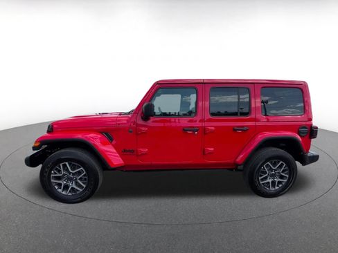 Used 2025 Jeep Wrangler Unlimited Sahara AWD/4WD image 9