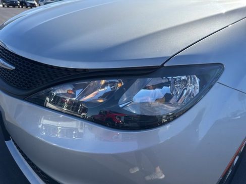 Used 2024 Chrysler Voyager LX image 25