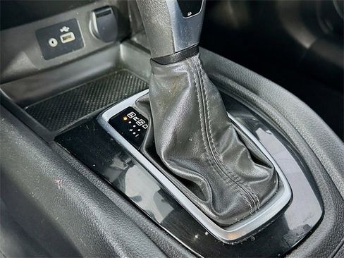 Used 2020 Nissan Rogue Sport S image 16