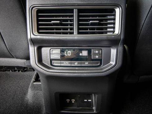 New 2026 Volkswagen Atlas SE FWD image 31