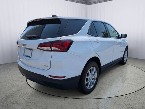 Used 2022 Chevrolet Equinox LS AWD/4WD image 3
