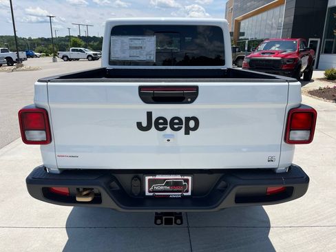 New 2026 Jeep Gladiator Sport AWD/4WD image 17