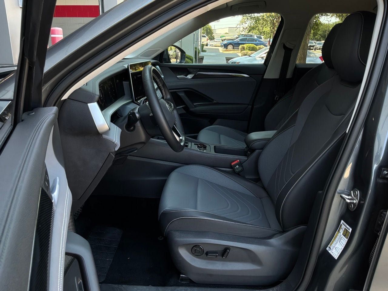 Used 2026 Volkswagen Tiguan SE FWD image 10