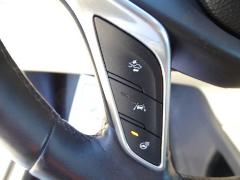 Used 2017 Cadillac XT5 Luxury image 21