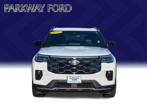 Used 2025 Ford Explorer Platinum w/ Ultimate Package AWD/4WD image 8