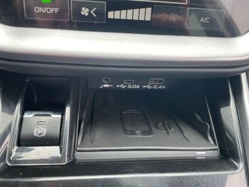 Used 2023 Subaru Outback Premium image 27