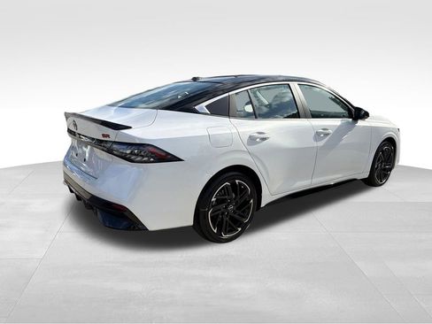 New 2026 Nissan Sentra SR w/ Floor Mat Package FWD image 8