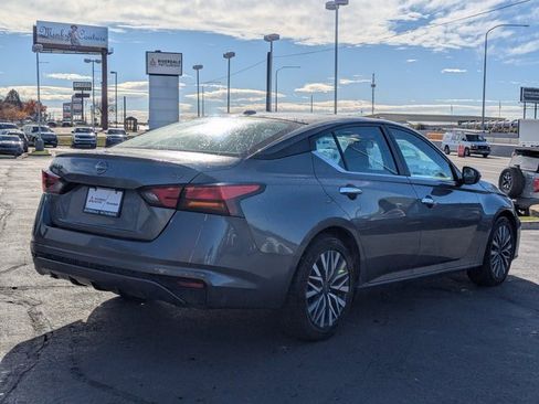 Used 2023 Nissan Altima 2.5 SV image 3
