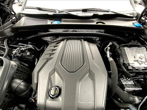 New 2025 Porsche Macan image 39