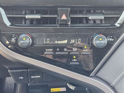 Used 2022 Toyota Camry XSE FWD image 18