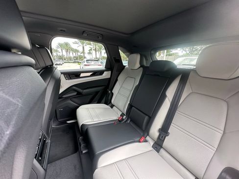 Certified 2025 Porsche Cayenne E-Hybrid AWD/4WD image 34