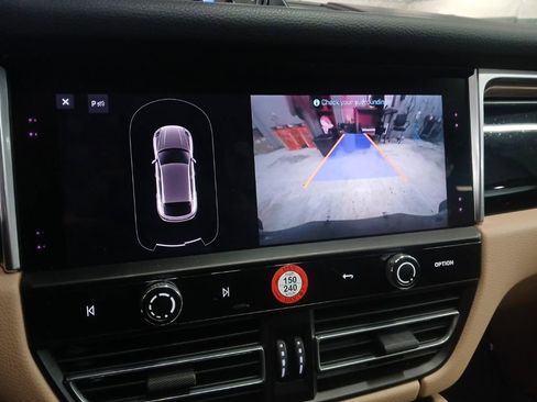 Used 2022 Porsche Macan Base image 21