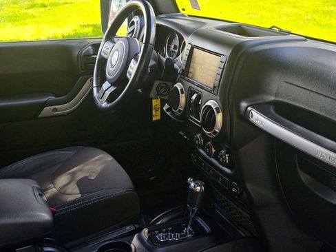 Used 2018 Jeep Wrangler Unlimited Rubicon w/ Connectivity Group AWD/4WD image 20