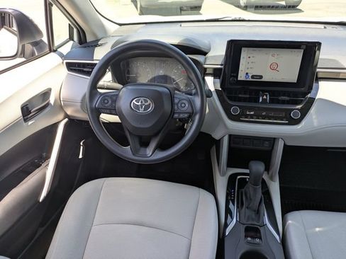 Used 2025 Toyota Corolla Cross L FWD image 17