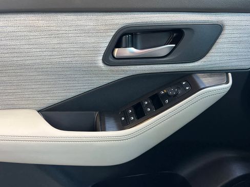 Certified 2023 Nissan Rogue SV FWD image 13