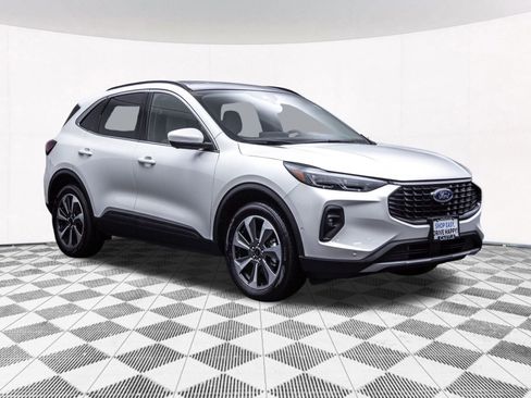 Used 2024 Ford Escape Platinum w/ Premium Technology Package image 15