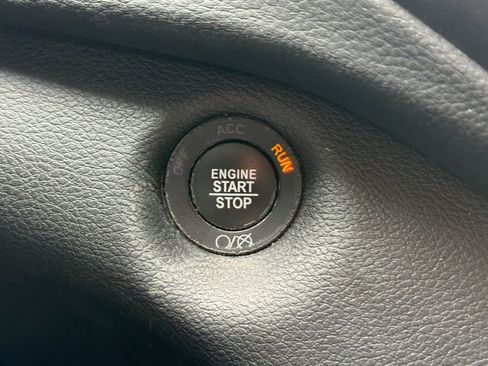 Used 2021 Jeep Cherokee Latitude Plus AWD/4WD image 21