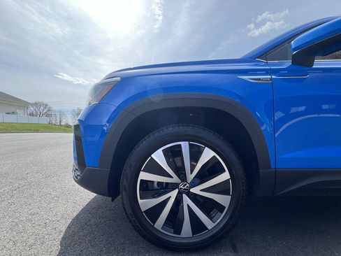 Certified 2023 Volkswagen Taos SE w/ Panoramic Sunroof Package AWD/4WD image 10