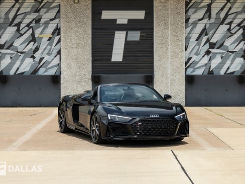 Used 2021 Audi R8 V10 w/ Premium Package RWD image 1