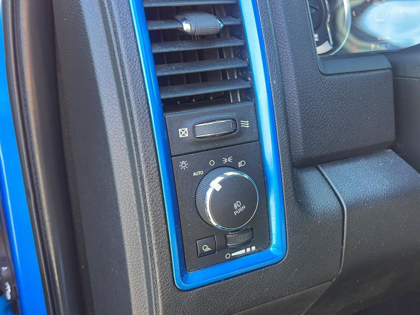 Used 2018 RAM 1500 Sport w/ Hydro Blue Sport Package AWD/4WD image 13