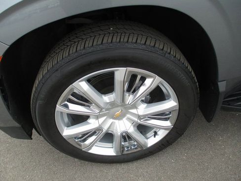 Used 2022 Chevrolet Suburban High Country w/ LPO, Illumination Package image 12