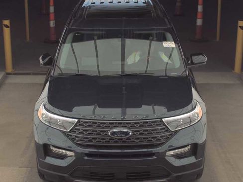 Used 2023 Ford Explorer XLT w/ Equipment Group 202A image 3