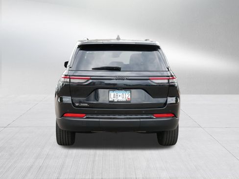 Used 2023 Jeep Grand Cherokee Altitude AWD/4WD image 6
