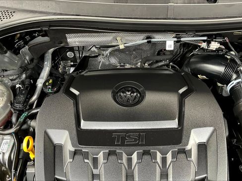 Used 2021 Volkswagen Tiguan SE image 31