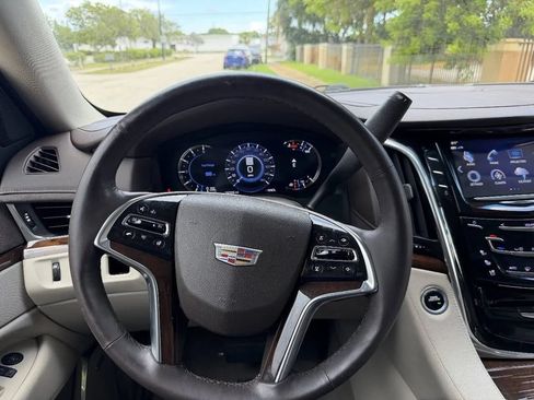 Used 2017 Cadillac Escalade 2WD image 17