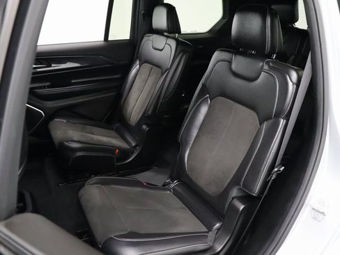 Used 2022 Jeep Grand Cherokee L Laredo image 19