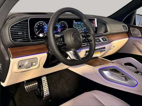 New 2026 Mercedes-Benz GLS 450 4MATIC image 9